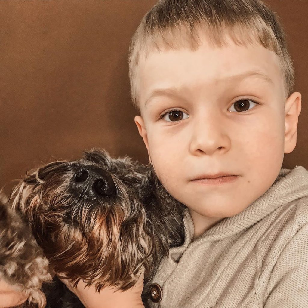 Ребенок и собака: дружба и взаимопонимание