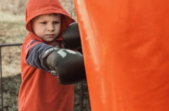 Чем полезны занятия с боксерской грушей для детей?