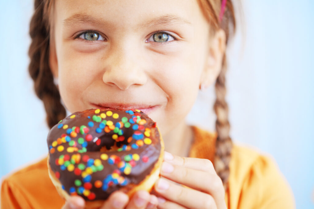 Топ-5 вредных продуктов, которые едят наши дети