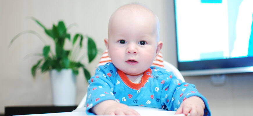 Кормление малыша: обучение самостоятельному питанию